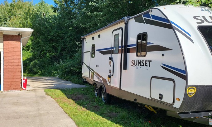 Romulus Apartment | Tranquility and minutes from DTW