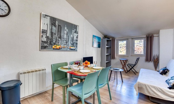 Pezenas Apartment | "Transversal 3" 1-bedroom apartment-Wifi-AC-Parking optional.