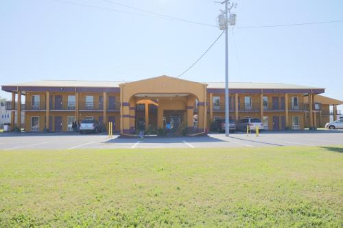 Elizabethton Hotel | Travelers Inn Elizabethton