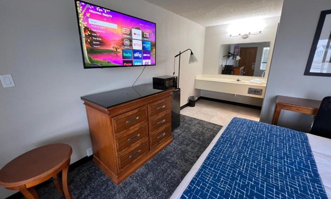 Lincoln Hotel | Travelodge by Wyndham Lincoln Northeast