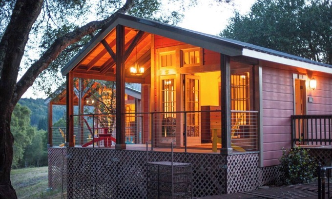 Calistoga Resort | TREE HOUSE WITH INDOOR/OUTDOOR SHOWER, RRIVAATE DECK, POOL & INFINITY HOT TUB,