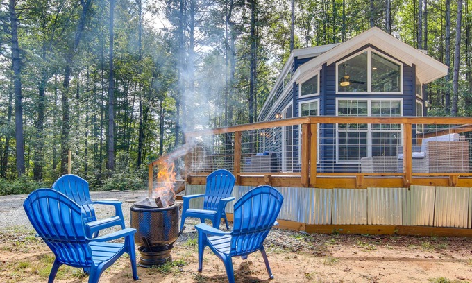 Penrose Cabin | Tree-Lined Cabin w/Grill in Penrose!