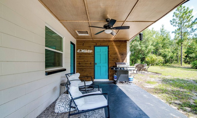 Crystal River House | Tree-Lined Retreat 4 Mi to Three Sisters Springs!