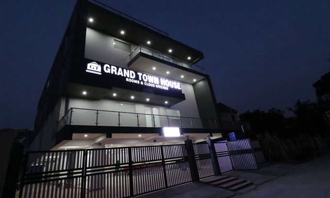 Faridabad Hotel | Treebo Grand Town House