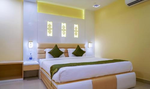 Bhubaneshwar Hotel | Treebo Oasis, Laxmisagar