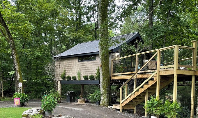 Mount Juliet House | Treebreeze: A whimsical TREEHOUSE experience