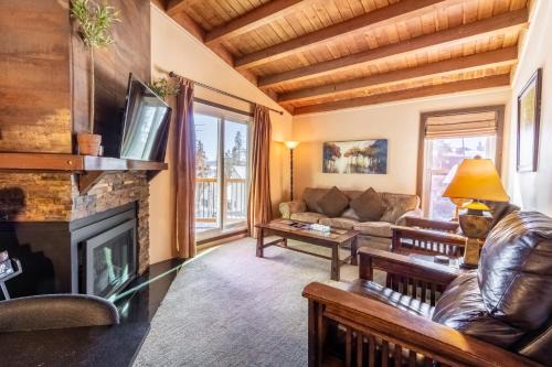 Wildernest House | Treehouse #305, Building D by Summit County Mountain Retreats