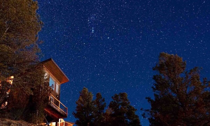 Orderville Cabin | Treehouse #6 w/Resort Pools, Hot Tubs & Pickleball
