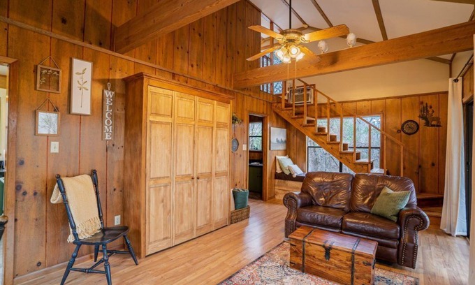 Nacogdoches Cabin | Treehouse - A cabin in the canopies at Stag Leap Cabins!