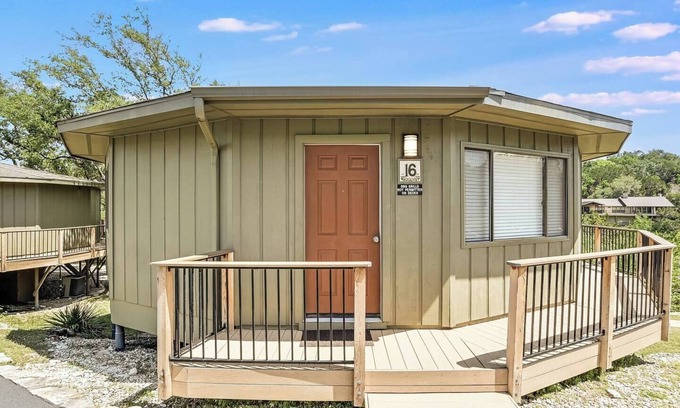Lakeway House | Treehouse Bungalow with Community Pool/Hot Tub 16