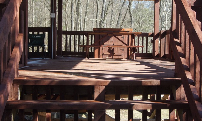 Stump Creek RV Rental | Treehouse-Camping Cabin - Pet friendly - No Smoking on property