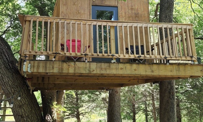 Sherman Cabin | Treehouse on the Creek in Sherman TX. W/Heat & A/C. A Country getaway !