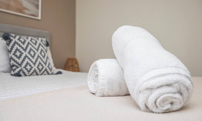 Poole Apartment | Treeside | Prime location | Pet friendly | Sleeps4 |