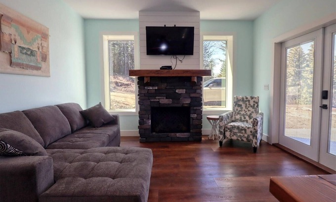 Blind Bay Apartment | TREETOP PARADISE SUITEnBreathtaking lake and mountain views 5 min from the beach