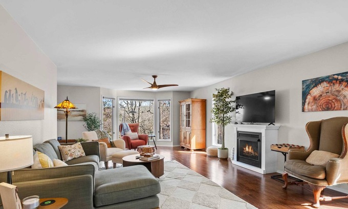 Bella Vista House | Treetop Trailhaven-Direct Access to MTB Trails!