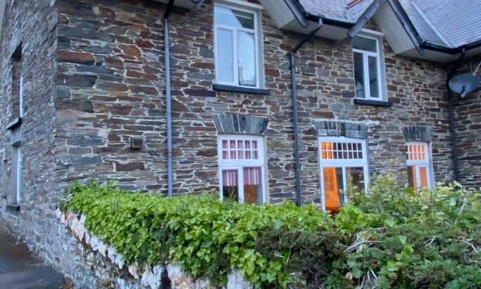 Boscastle Cottage | Tregenna a beautiful spacious cottage in Boscastle with parking
