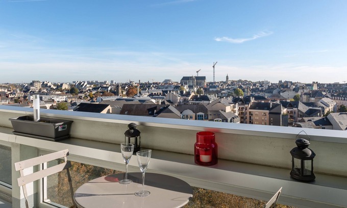 Bourg-l'Eveque Apartment | TREGOR - 2 ch - Parking + Vue sublime