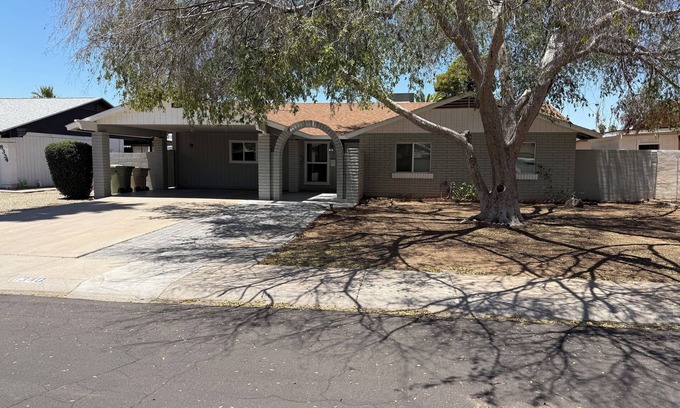 Glendale House | Tremendous 4-bedroom estate with AC in Glendale