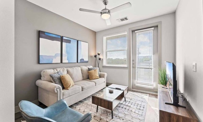 Montopolis Apartment | Trendy 1BR king suite close to DT w/fast WiFi