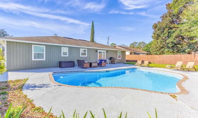 Isle of Palms House | Tres Palmas!Renovated Pool Home Near Mayo & Beach!