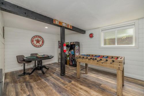 Coeur d'Alene House | Tribe and Vibe In Downtown CDA Modern Comfort And Fun For You And Your Crew, Just Steps From Downtown