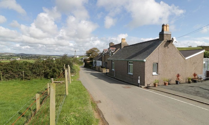 Abersoch Cottage | TRIGFA COTTAGE, pet friendly, with open fire in Abersoch