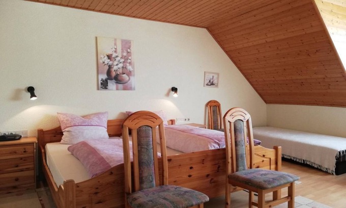 Trittenheim Bed & Breakfast | Triple Room Shower/WC - Weingut-Gästehaus Hermes-Lex