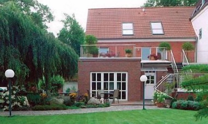 Emden House | Triple Room, Shower, Toilet - Am Boltentor, Hotel garni