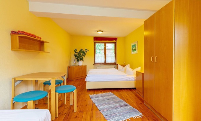 Cottbus Cottage | Triple room with shared bathroom 2 - Youth guest house