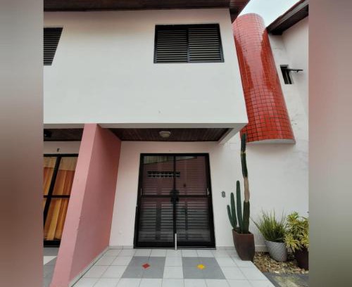 Caioba Apartment | Triplex White em Caiobá-Matinhos-Pr a 200 mt do mar