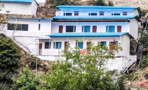 Sitapur Hotel | Triyugi Heights cottage sitapur