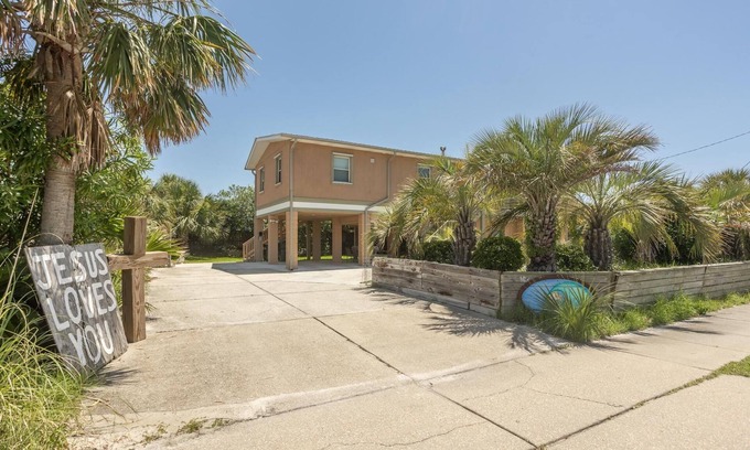 Pensacola Beach House | Tropical Beach House 2 blocks from Gulf and Sound