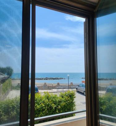 Formia Apartment | Tropical House