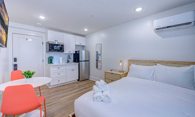 Galveston Apartment | Tropical Jungle Studio