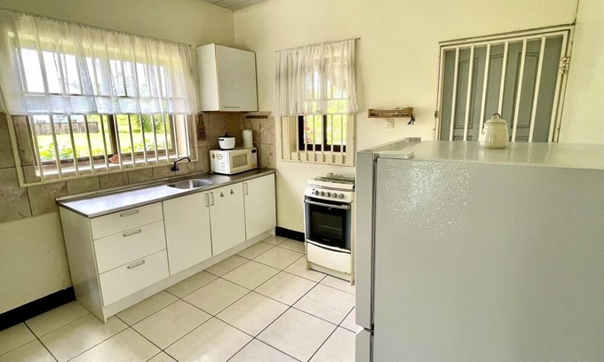 Paramaribo Apartment | Tropical Paradise in Paramaribo 3 - Room House