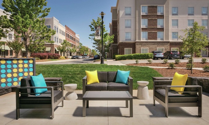 Charlotte Hotel | Tru by Hilton Charlotte Ayrsley