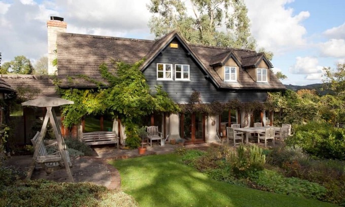 Painswick Cottage | Truly magical Highgrove Barn with stunning Views