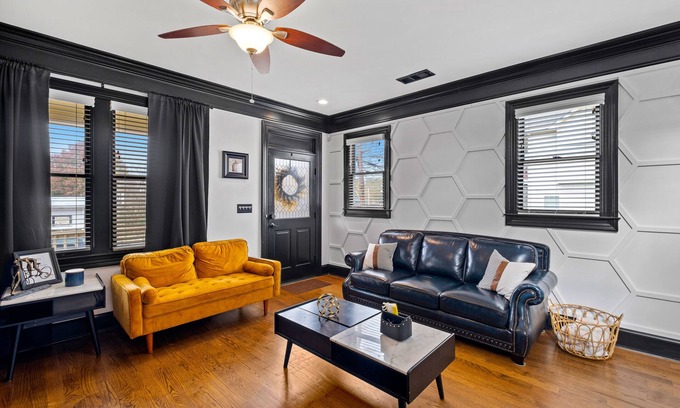 Atlanta House | tTop-Rated BeeHive Escape! Walk to Stadium, GWCC & Other Events BEE our Guests!