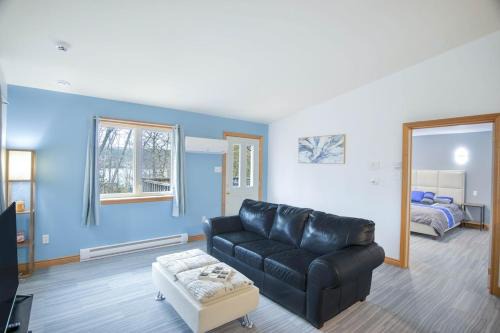 Clifton Royal House | Tucked Away Walk to Beach Pet Friendly Relax