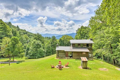 Clyde House | Turkey Hollow Cabin with Stunning Open Views!
