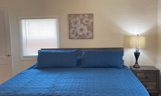 Las Cruces House | Turquoise Casita w King Bed