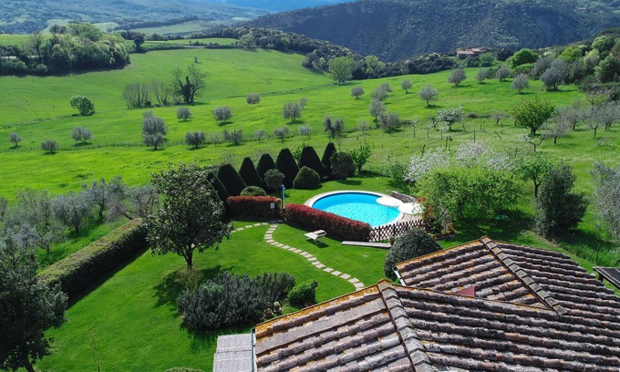 Montecastelli Villa | Tuscany Villa with private pool and jacuzzi for Honeymoon and summer holiday