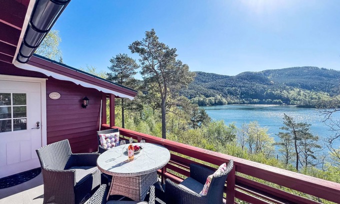 Tysnes House | Tussebu by Interhome