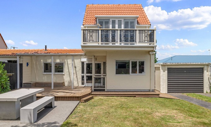 Waikanae House | Tutere Treasure - Waikanae Holiday Home