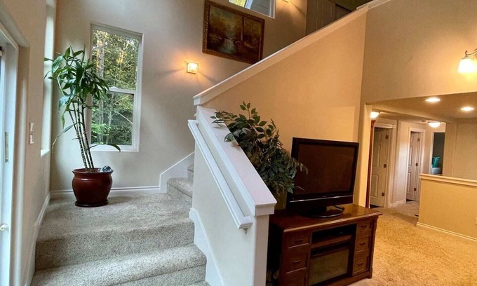 Manchester House | Twin Creeks Chalet - peaceful, unique property and house