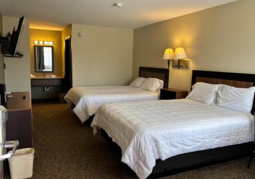 Stigler Hotel | Twin Lakes Inn & RV Park