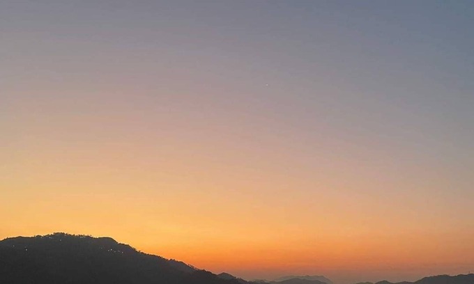 Kumarhatti Apartment | Twin OaksnKasauli chowknThe valley viewnSun rise on your bed.