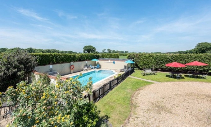 Colchester Cottage | Two Bed Cottage - Shared Pool