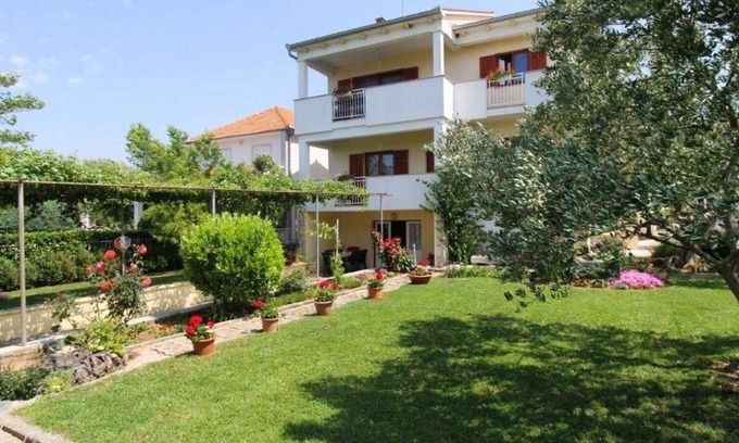 Sveti Filip i Jakov Apartment | Two bedroom apartment with balcony and sea view Sveti Filip i Jakov, Biograd (A-19436-a)