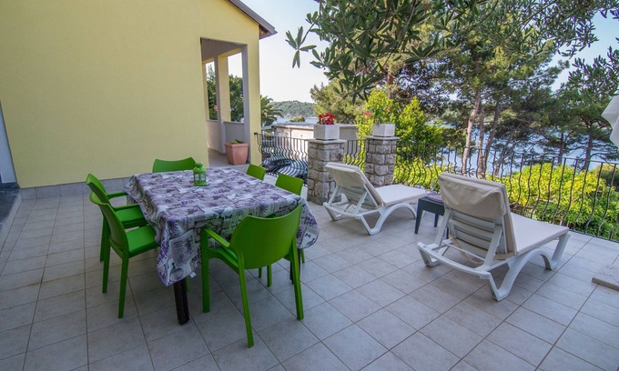 Cove Murtar Apartment | Two bedroom apartment with terrace and sea view Mali Lošinj, Lošinj (A-8093-a)